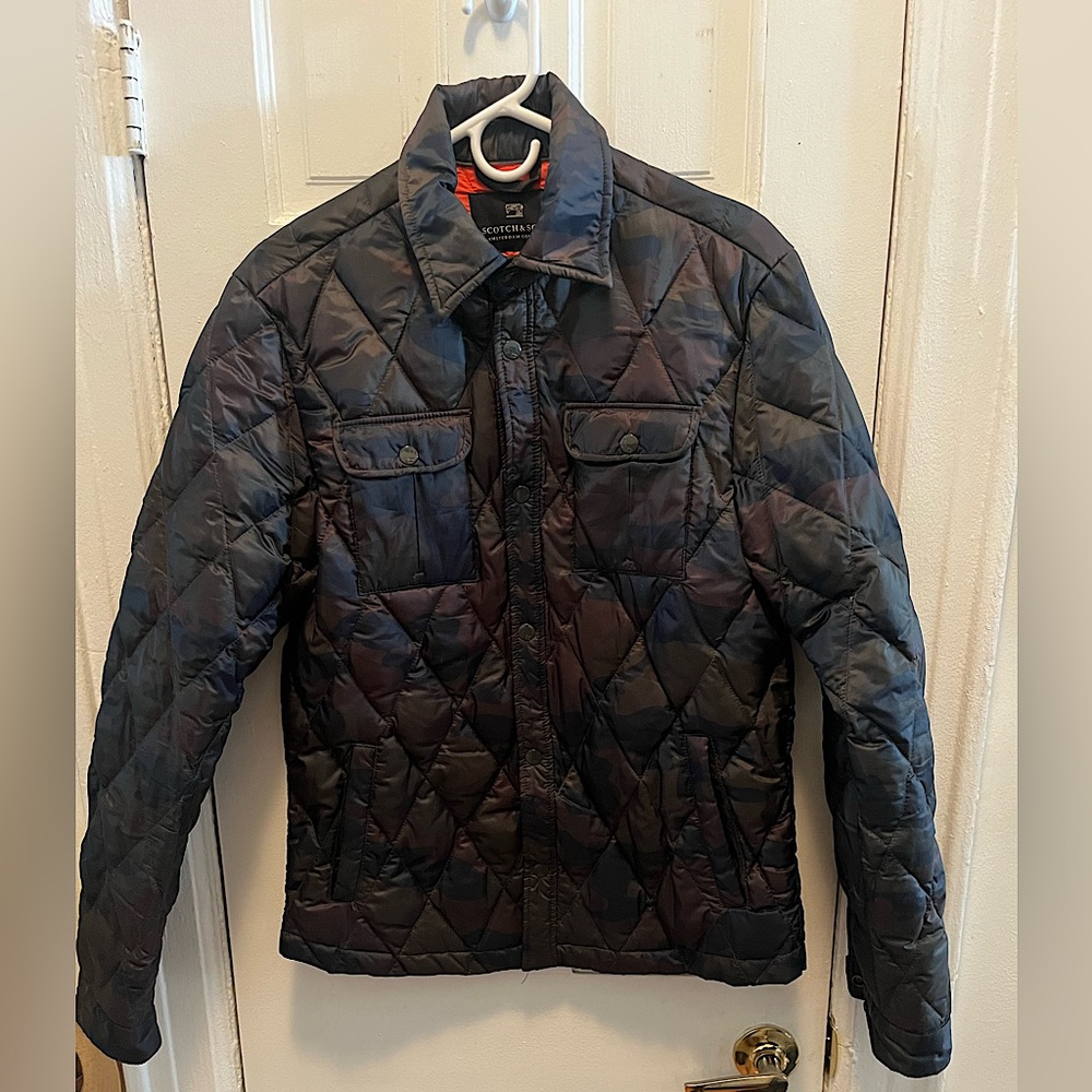 Quilted camouflage down jacket